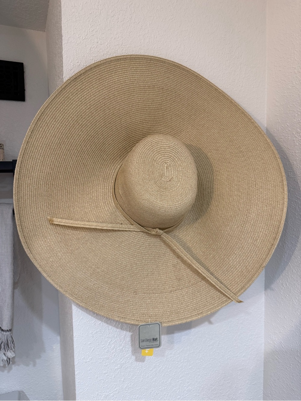 San Diego Hat Company Wide-Brim Straw Sun Hat in Natural Tan